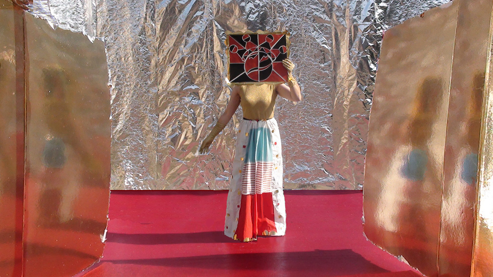 The Theatre in a Skirt welcomes you .